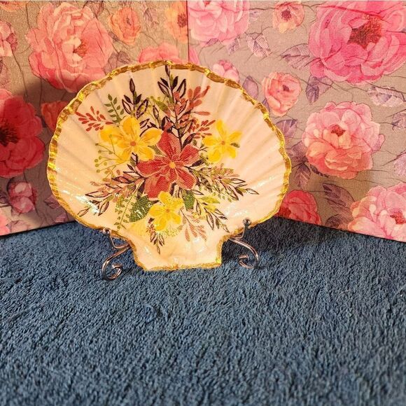 Decoupage Scalloped shells   - Picture 1 of 1